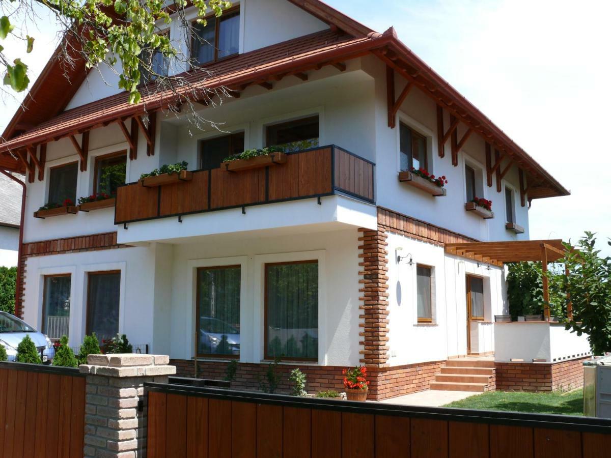 Sára Apartman Hévíz Esterno foto